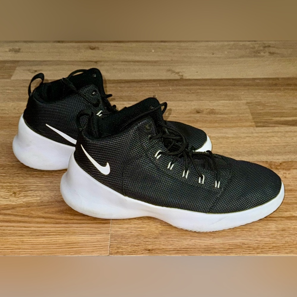 NIKE Black and White Basketball Shoes Sz 6 Youth (Women’s 7.5-8). Gently Worn!
